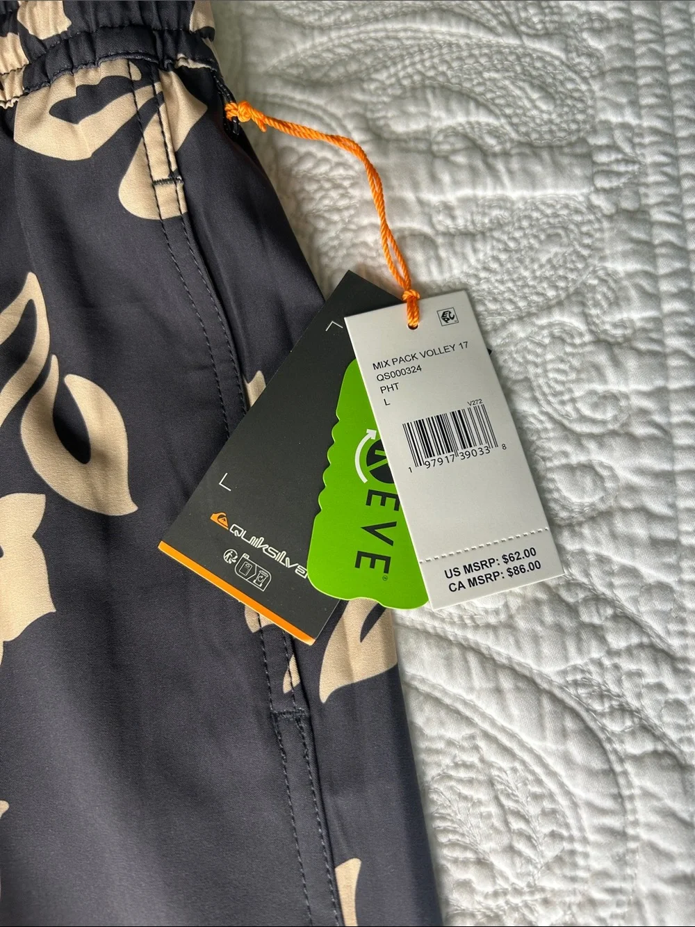 🌴NWTs Quiksilver Black Swim Trunks with Beige Hawaiian print🌴